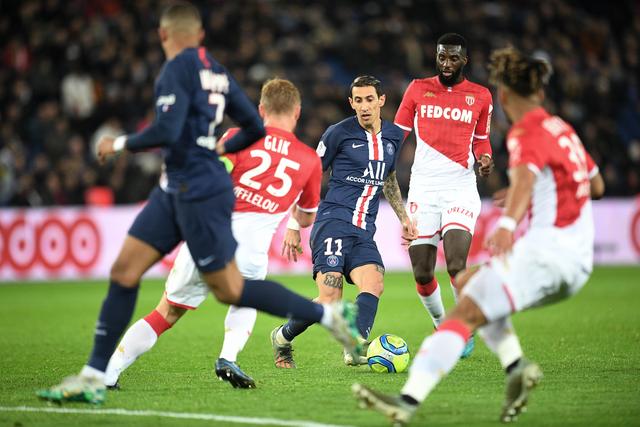 NBA：湖人险胜勇士詹姆斯30+