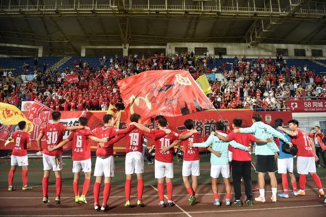 今晚11点曼城虐菜之战！6400万强援有望首秀 冲击71年纪录