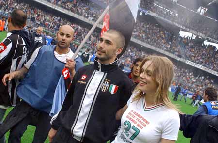 CDPR发布《赛博朋克2077》五周年纪念视频：夜之城的传奇