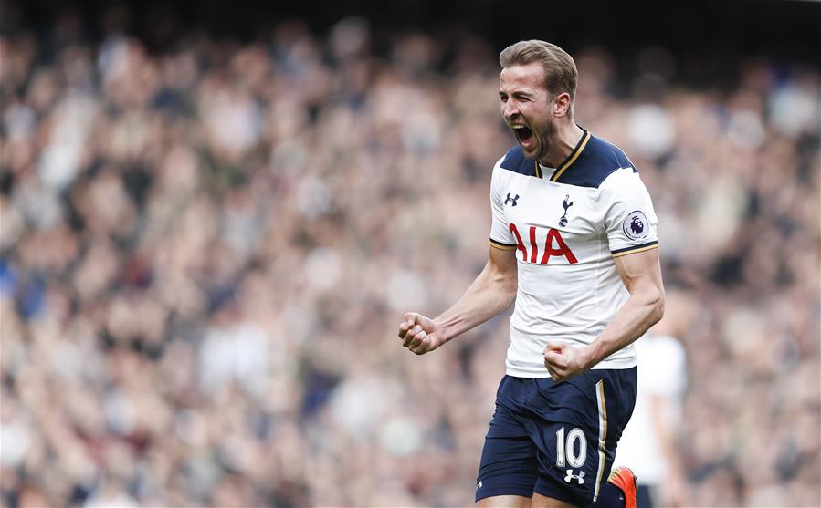 伤病无碍！徐杰兜出来迎着防守 坚决出手超远三分一箭穿心！