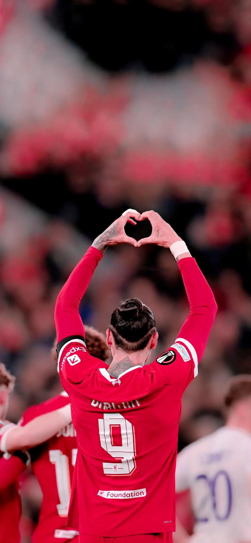 篮球总决赛最后一秒绝杀的紧张时刻